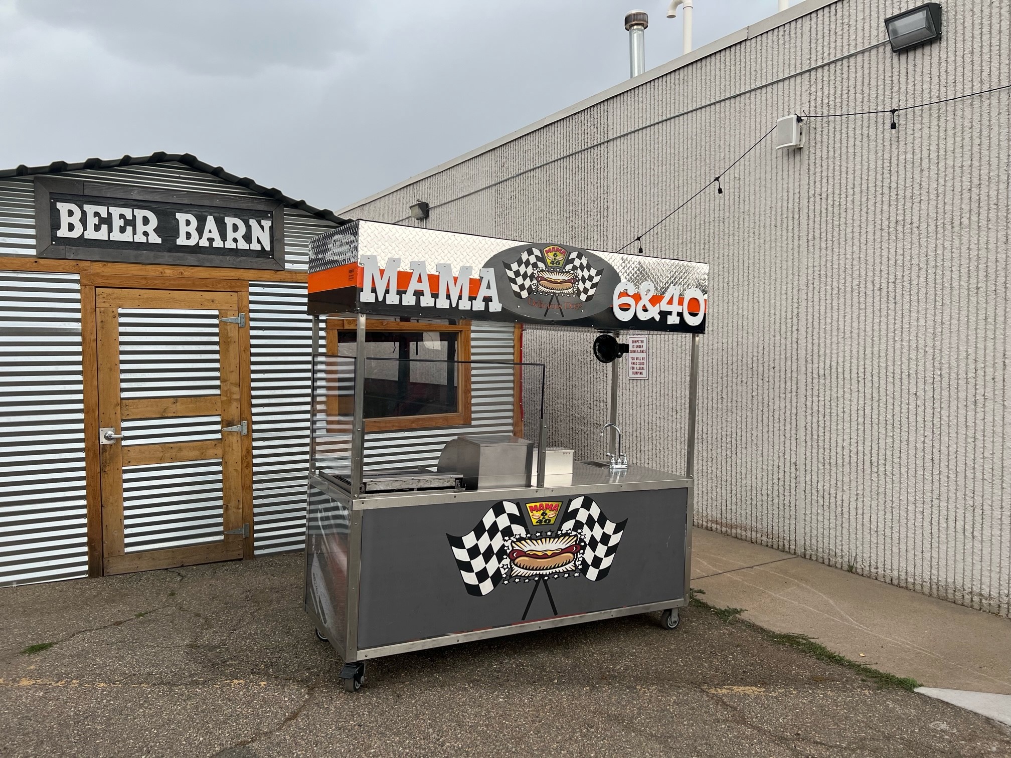 Food Truck: Mama 6 and 40 Hot Dog Stand